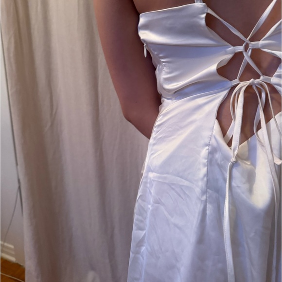 Garage WHITE DRESS - Picture 3 of 3